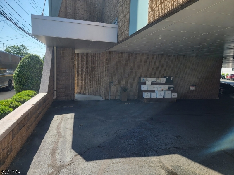 BUSINESS - Commercial Lease