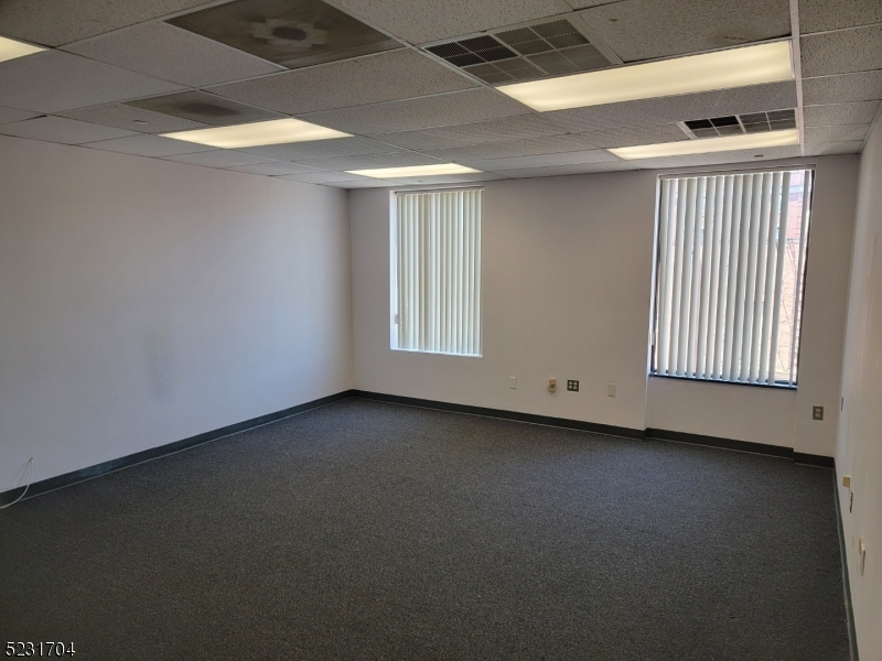 BUSINESS - Commercial Lease