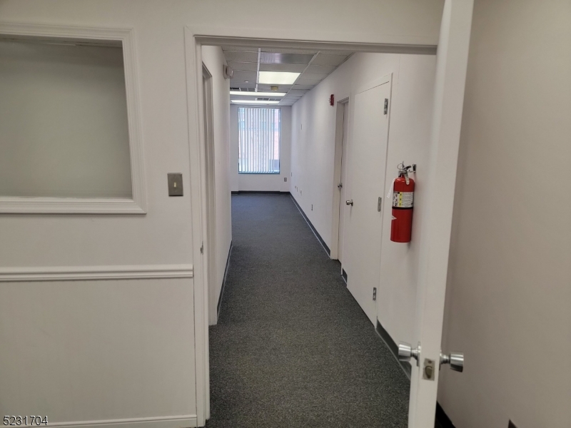 BUSINESS - Commercial Lease