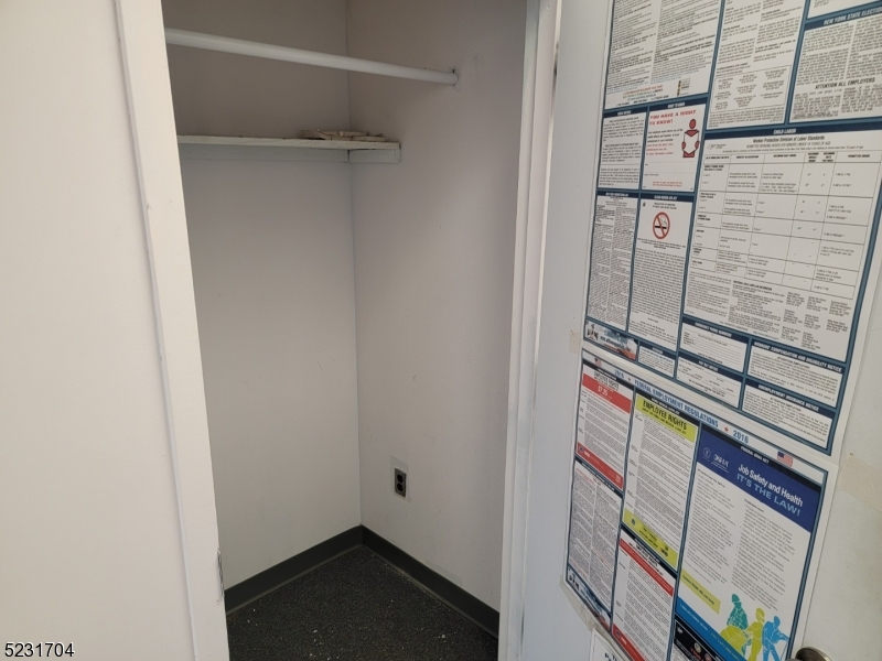 BUSINESS - Commercial Lease