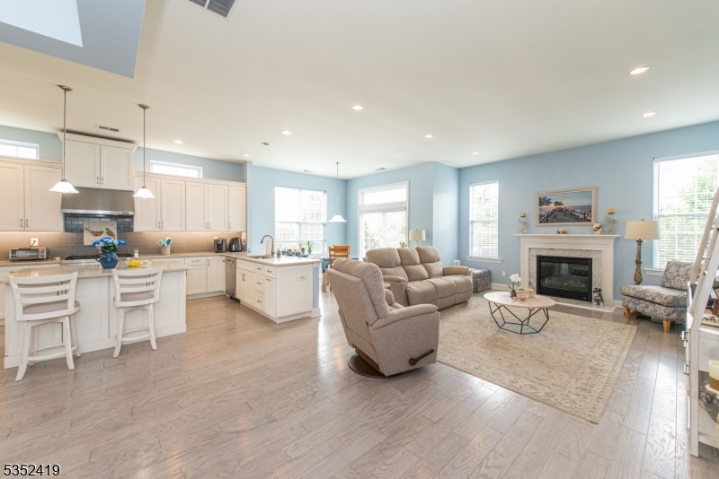 18 Beecher Ln