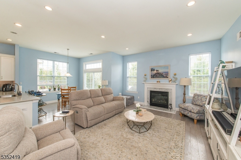 18 Beecher Ln