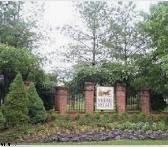 Moore Estate - Residential