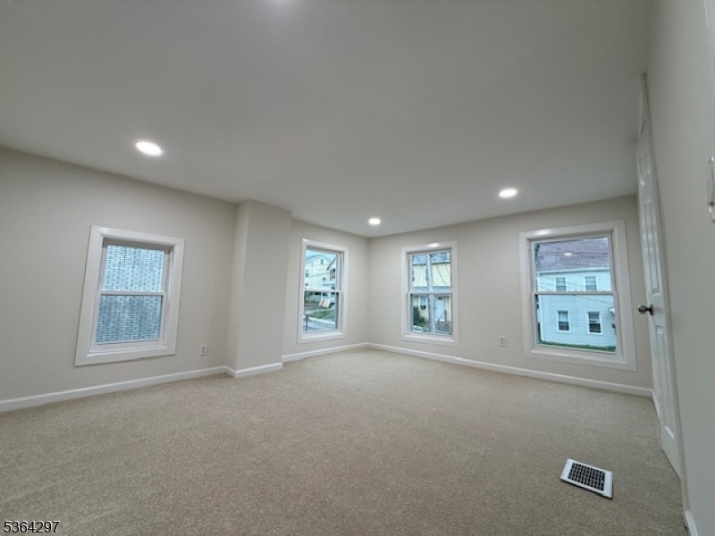 Newton Town, New Jersey 07860, United States, 3 Bedrooms Bedrooms, ,2 BathroomsBathrooms,Residential,Coming Soon,149143