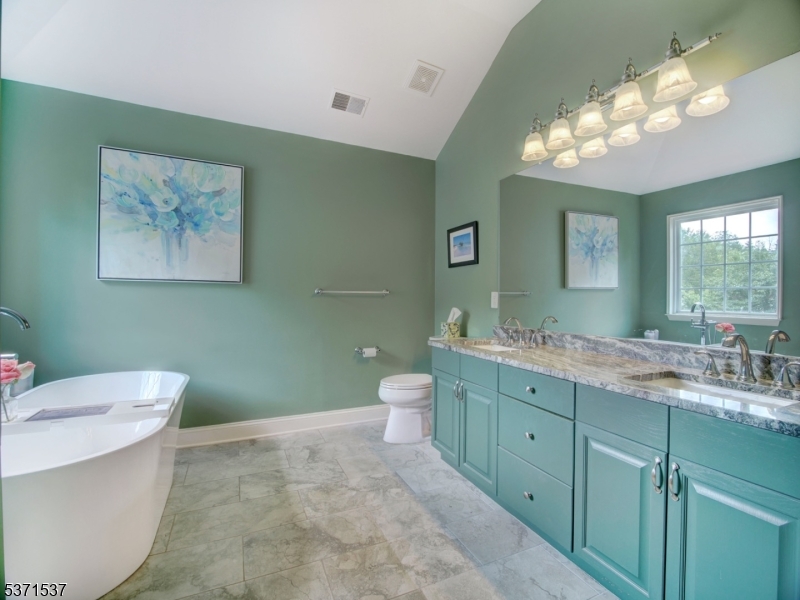 POETS PEAK - Residential