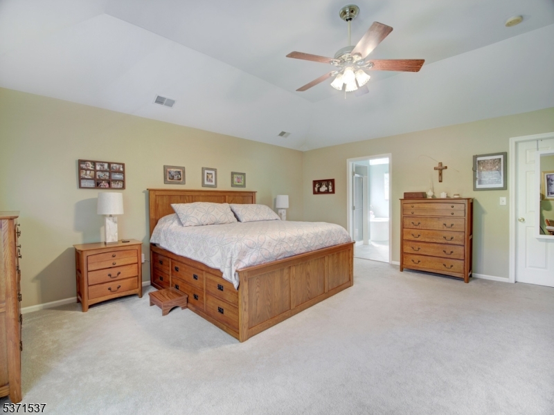 POETS PEAK - Residential