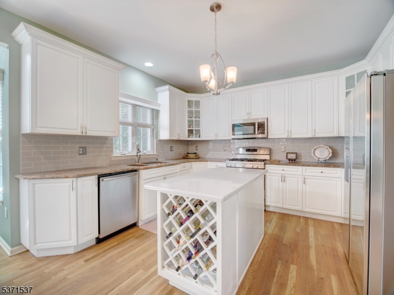 POETS PEAK - Residential