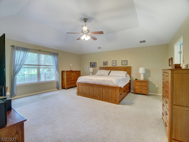 POETS PEAK - Residential