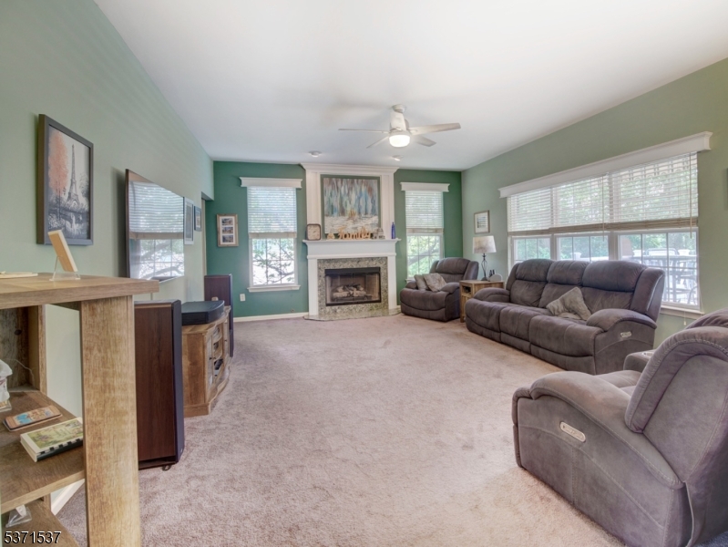 POETS PEAK - Residential