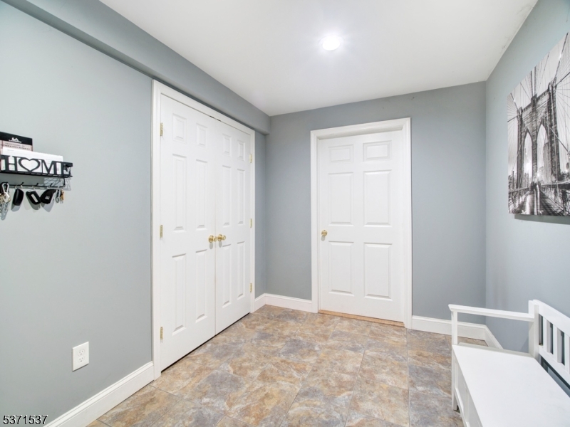 POETS PEAK - Residential