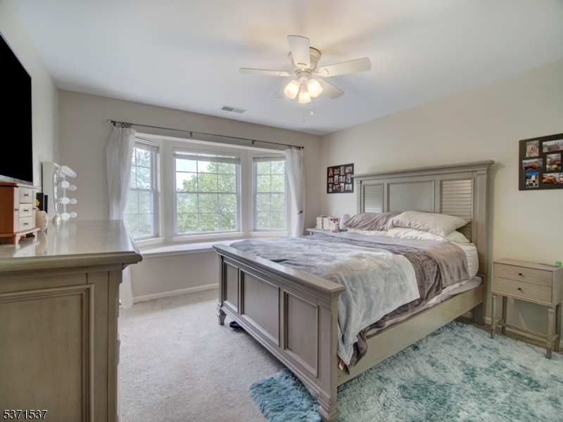 POETS PEAK - Residential