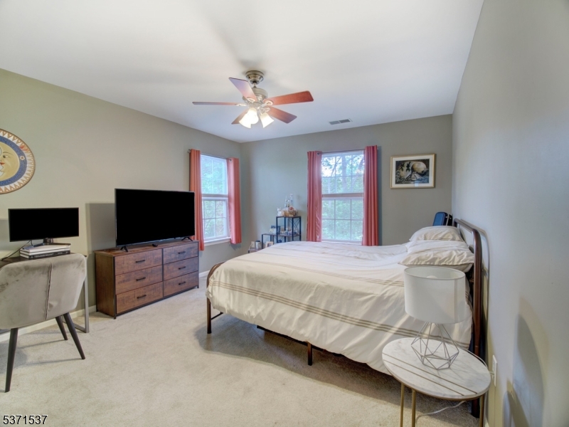 POETS PEAK - Residential