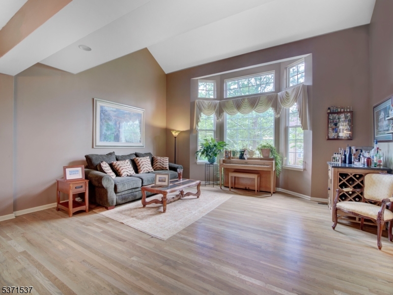 POETS PEAK - Residential