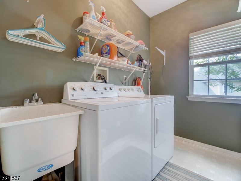 POETS PEAK - Residential