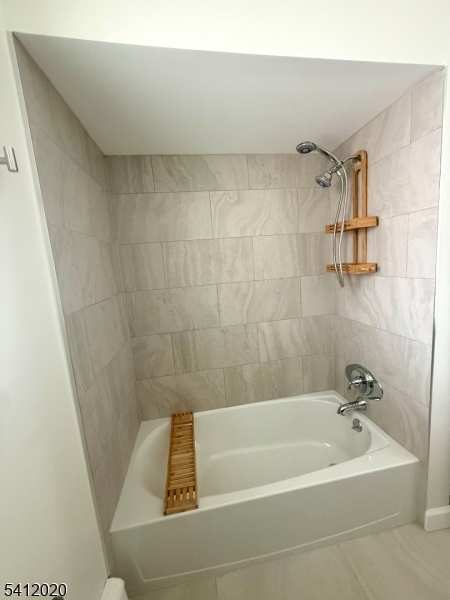 Lake Hiawatha Manor II - Residential Lease