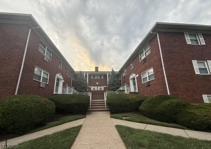 Lake Hiawatha Manor II - Residential Lease