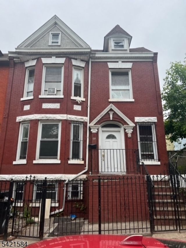 302 Park Ave