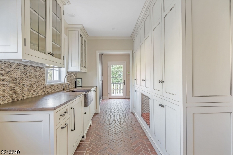 OLD SHORT HILLS - Residential