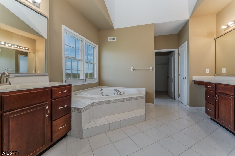 Lookout Pointe - Residential