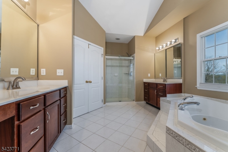 Lookout Pointe - Residential