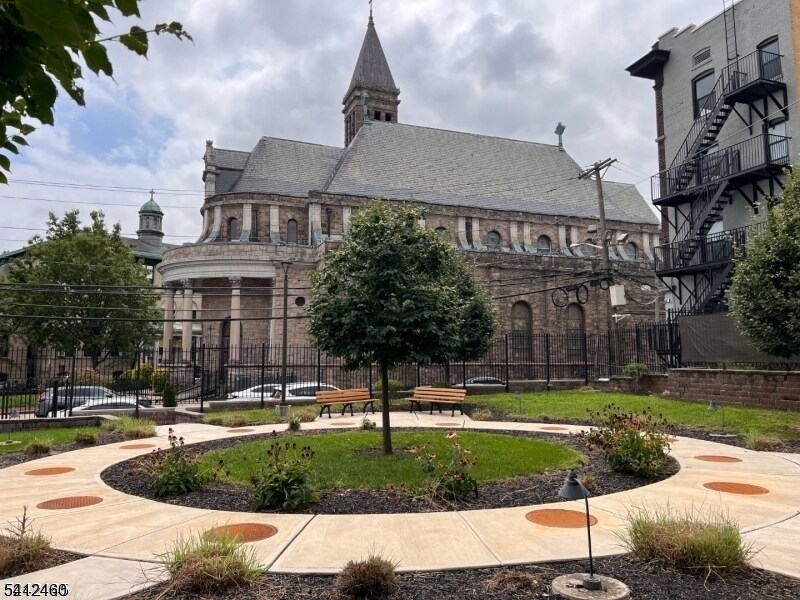 Lofts at Lincoln Park - Residential