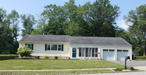 68 Canterbury Rd, Lopatcong Twp., NJ 08865 - #: 3908611