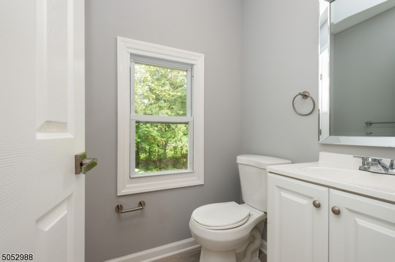 Somerville Boro, New Jersey 08876, United States, 3 Bedrooms Bedrooms, ,2 BathroomsBathrooms,Residential,Pending,82736