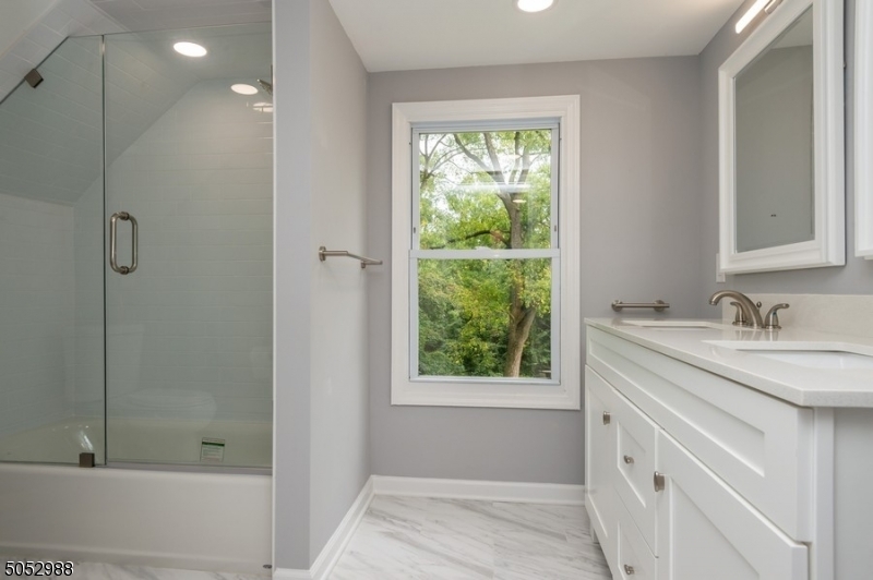 Somerville Boro, New Jersey 08876, United States, 3 Bedrooms Bedrooms, ,2 BathroomsBathrooms,Residential,Pending,82736