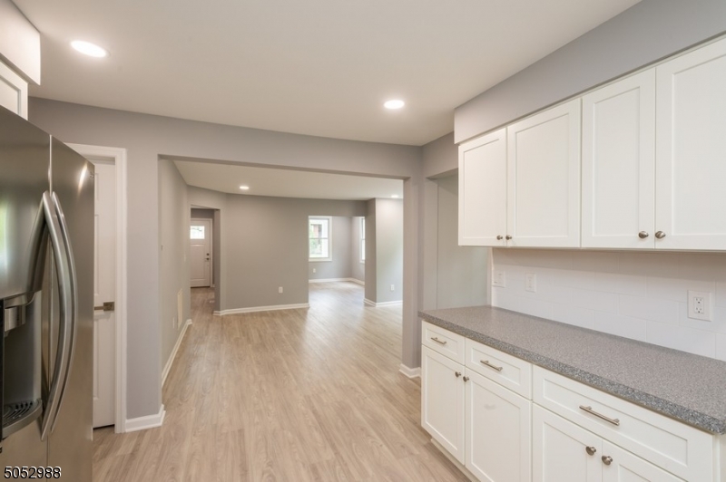 Somerville Boro, New Jersey 08876, United States, 3 Bedrooms Bedrooms, ,2 BathroomsBathrooms,Residential,Pending,82736