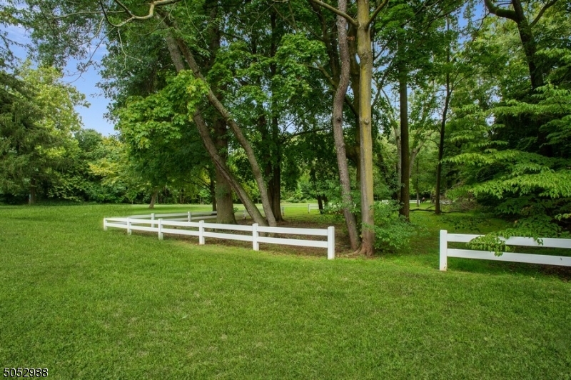 Somerville Boro, New Jersey 08876, United States, 3 Bedrooms Bedrooms, ,2 BathroomsBathrooms,Residential,Pending,82736