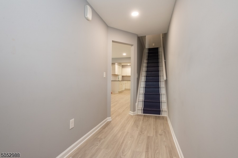 Somerville Boro, New Jersey 08876, United States, 3 Bedrooms Bedrooms, ,2 BathroomsBathrooms,Residential,Pending,82736