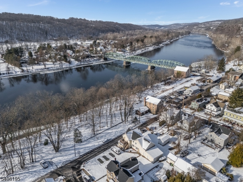 RIVERVIEWS - Residential