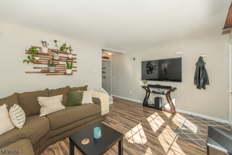 Cozy Lake - Residential