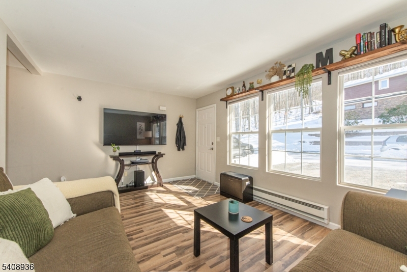 Cozy Lake - Residential