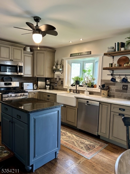 28 Barry Dr