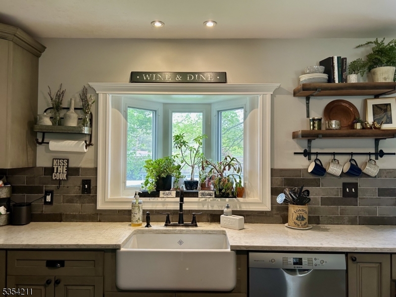 28 Barry Dr