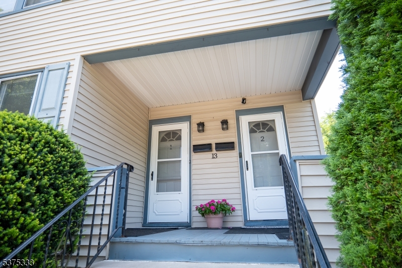 Montclair Twp., New Jersey 07042, United States, 2 Bedrooms Bedrooms, ,1 BathroomBathrooms,Residential,Active,213696