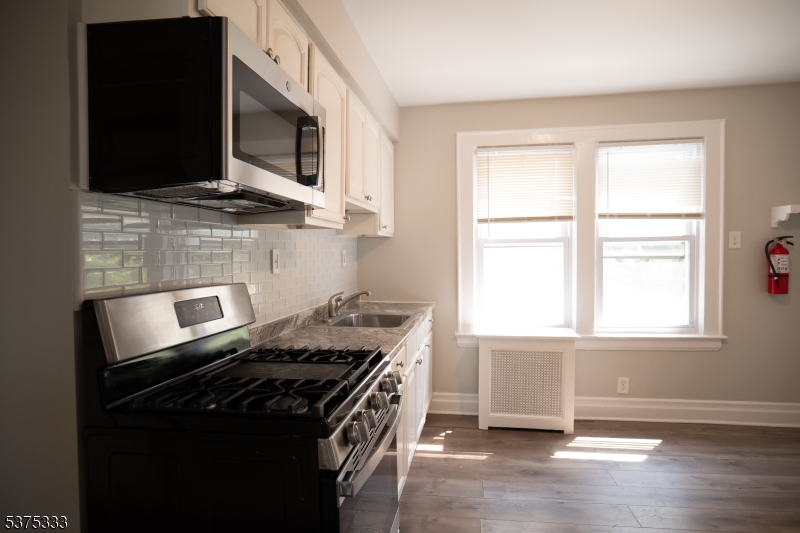 Montclair Twp., New Jersey 07042, United States, 2 Bedrooms Bedrooms, ,1 BathroomBathrooms,Residential,Active,213696