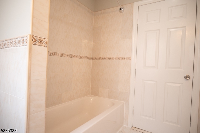 Montclair Twp., New Jersey 07042, United States, 2 Bedrooms Bedrooms, ,1 BathroomBathrooms,Residential,Active,213696