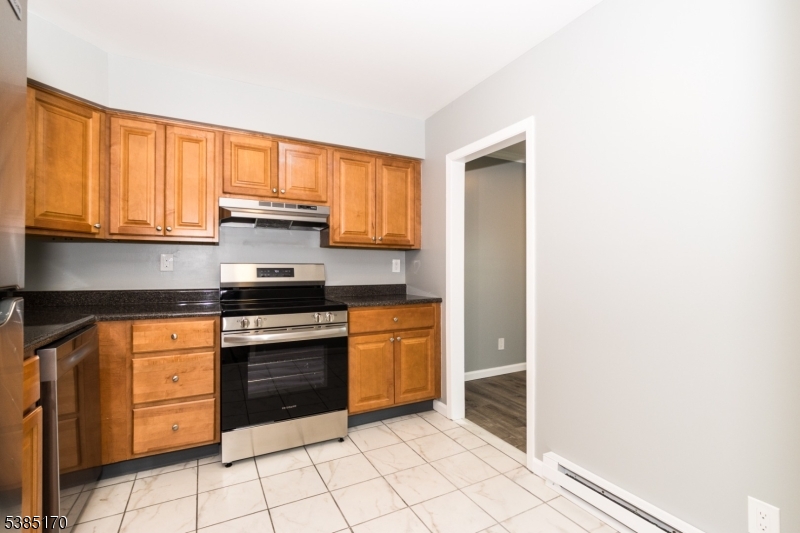 East Orange City, New Jersey 07017, United States, 2 Bedrooms Bedrooms, ,2 BathroomsBathrooms,Residential,Active,230698