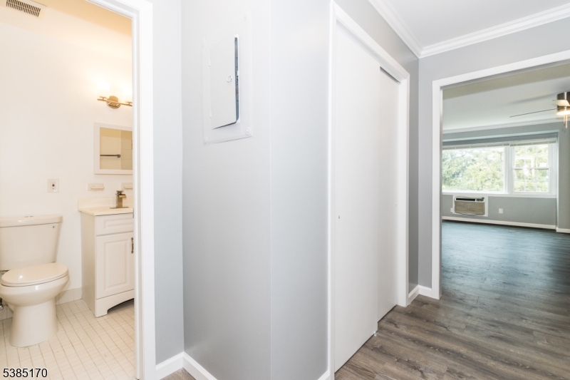 East Orange City, New Jersey 07017, United States, 2 Bedrooms Bedrooms, ,2 BathroomsBathrooms,Residential,Active,230698