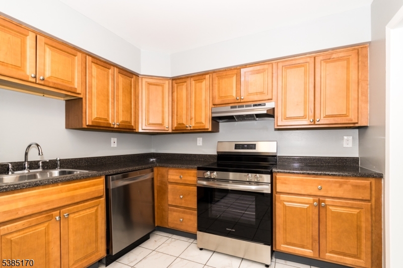 East Orange City, New Jersey 07017, United States, 2 Bedrooms Bedrooms, ,2 BathroomsBathrooms,Residential,Active,230698