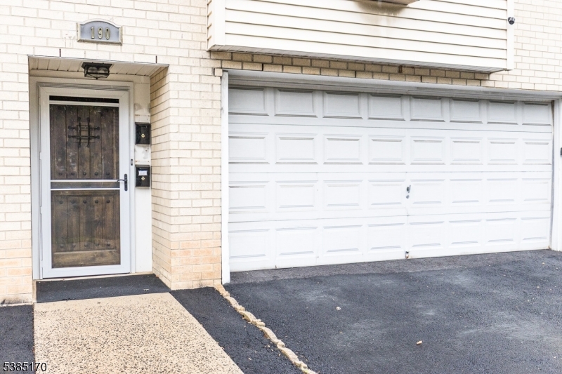 East Orange City, New Jersey 07017, United States, 2 Bedrooms Bedrooms, ,2 BathroomsBathrooms,Residential,Active,230698