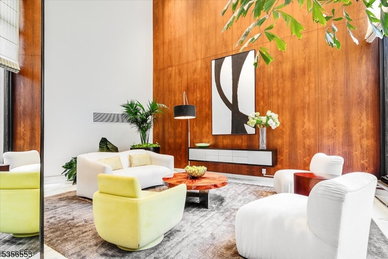 CLARIDGE HOUSE - Residential