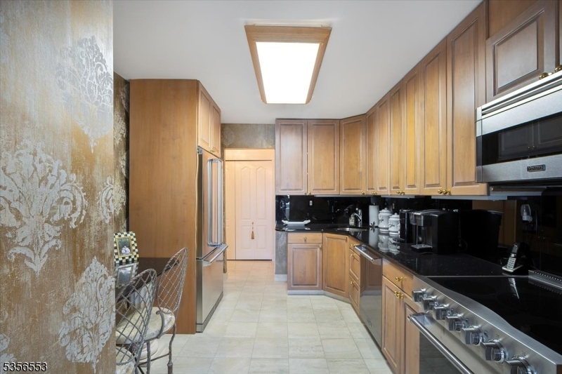 CLARIDGE HOUSE - Residential