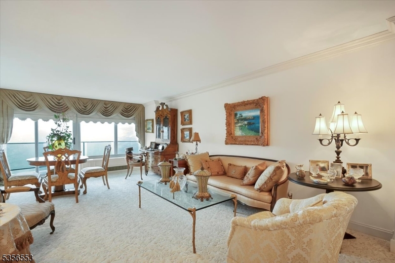 CLARIDGE HOUSE - Residential