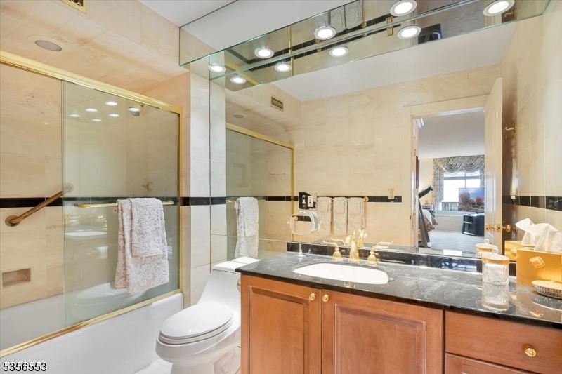 CLARIDGE HOUSE - Residential