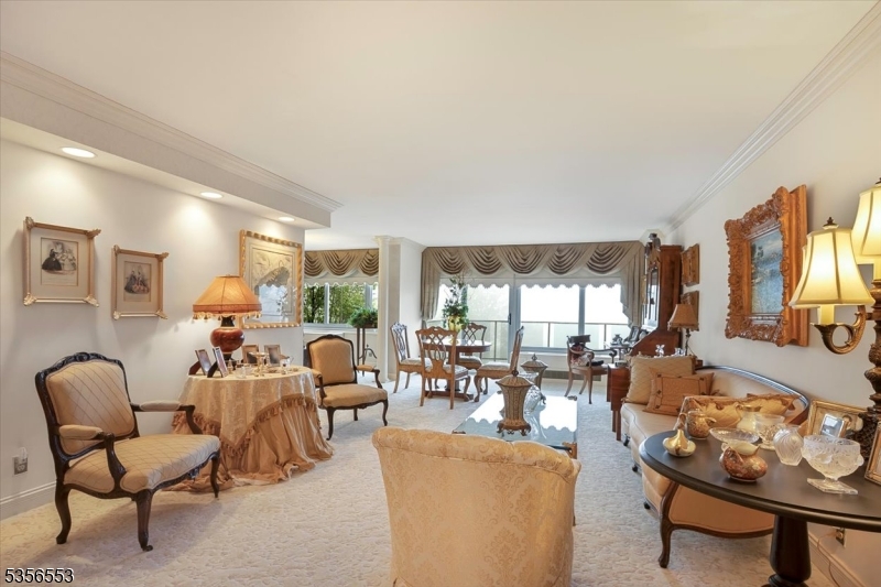 CLARIDGE HOUSE - Residential