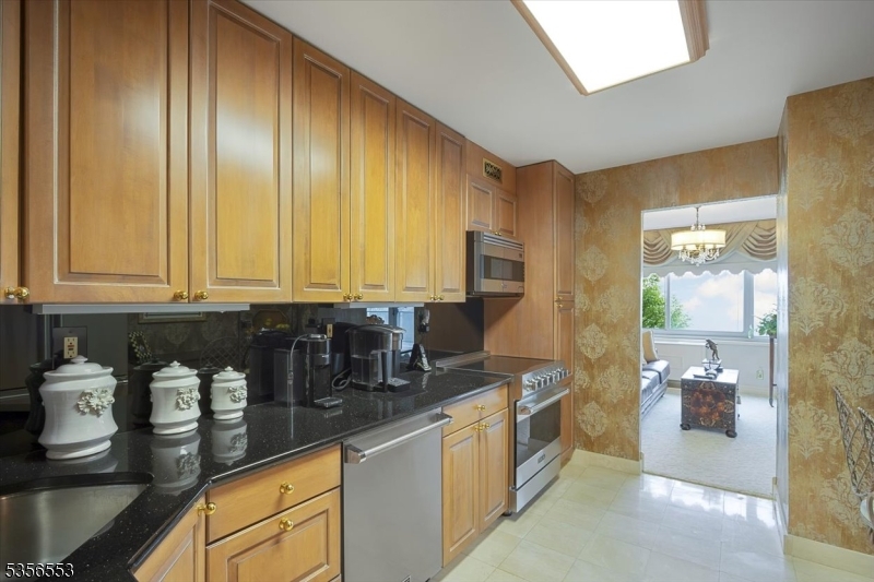 CLARIDGE HOUSE - Residential