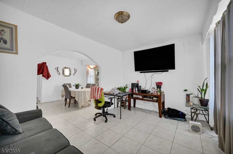 New Brunswick City, New Jersey 08901, United States, 5 Bedrooms Bedrooms, ,4 BathroomsBathrooms,Residential,Coming Soon,232070